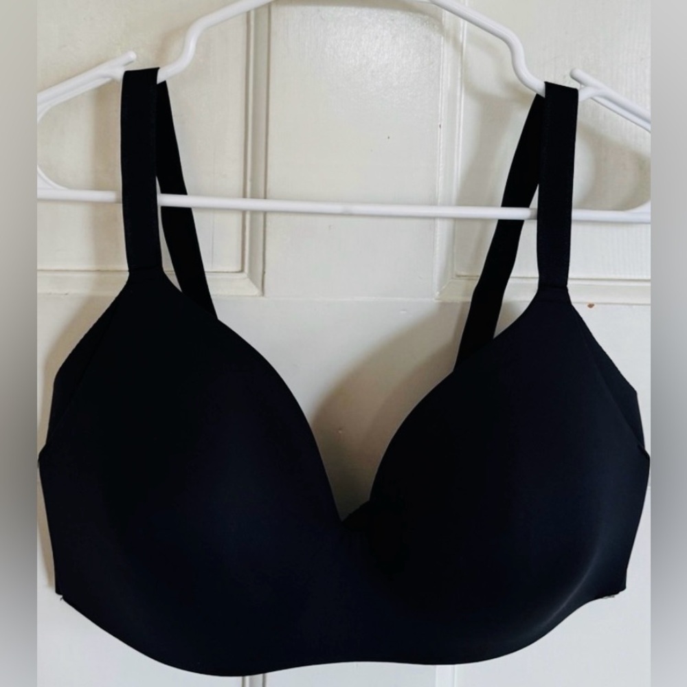 Like-new Knix Uplift black wireless bra size 38C